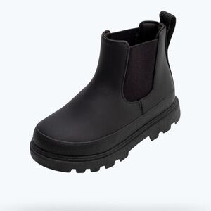 Little Kid - Size C6 - Native Kensington Chelsea Black book